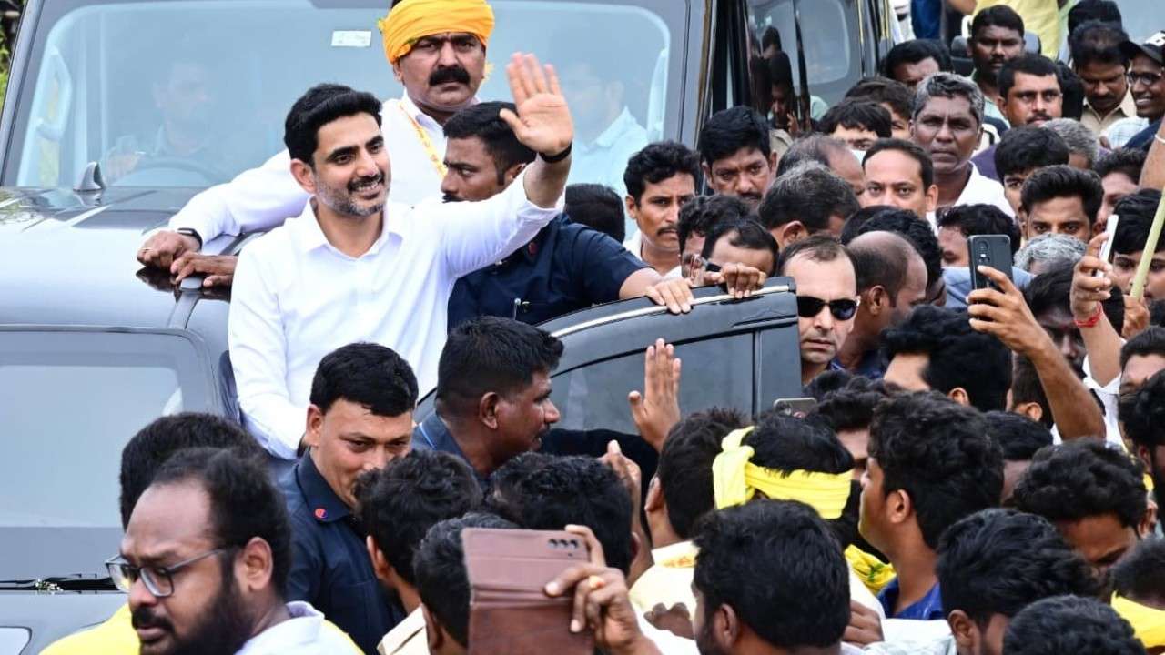 minister-nara-lokesh-grand-welcome-edupugallu-penamaluru-rally