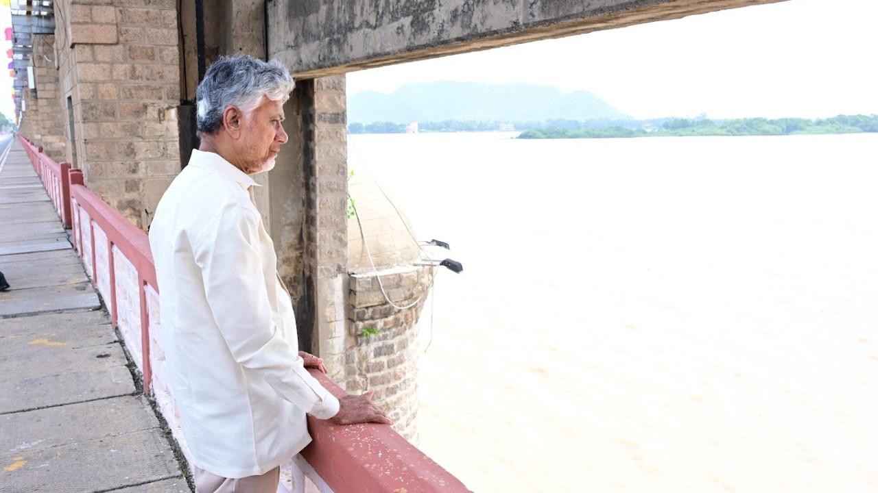 chandrababu-prakasam-barrage-water-flow-pattiseema