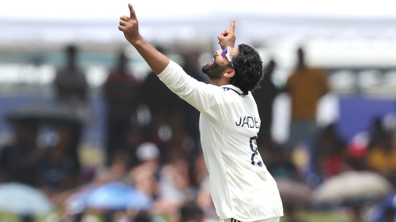 siraj-suthar-jadeja-kuldeep-bowling-sri-lanka-99-5
